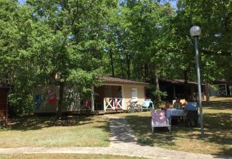 Les Bois De Prayssac has Balcony rooms