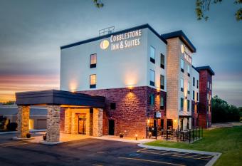 Cobblestone Inn & Suites Fairfield Bay allows 18 year olds to book a room