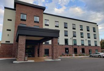 Cobblestone Hotel & Suites - Janesville allows 18 year olds to book a room