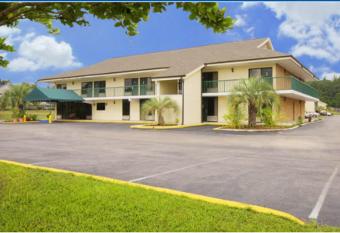 Super Inn has Smoking rooms