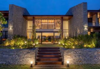 Hotel Aret   allows 18 year olds to book a room