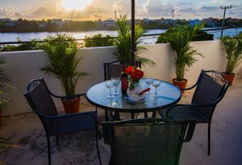 Suite Isla Mujeres has Balcony rooms