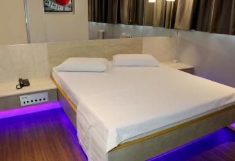 Hotel Praia Grande Niter  i allows 18 year olds to book a room