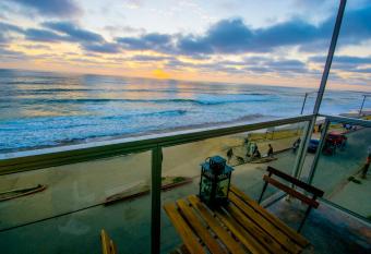 Beachfront Cozy 1 Bdr has Balcony rooms