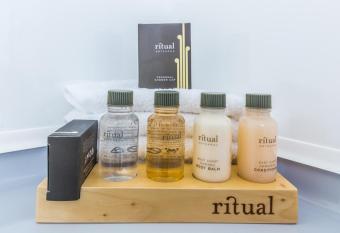 Twin Peaks Lakeside Inn has Balcony rooms