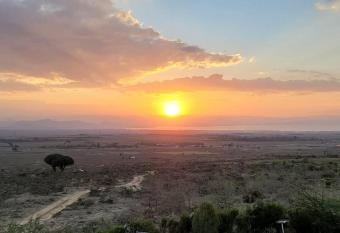 Ole Munyak-4 bed house on the hill has Smoking/Balcony rooms