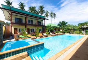 Sleep In Lanta Resort has Balcony rooms