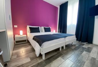 Bonne Nuit Guest House allows 18 year olds to book a room