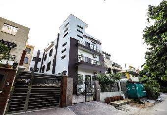 Hotel Vizima Palace - NEAR WAVE CITY CENTER METRO STATION allows 18 year olds to book a room