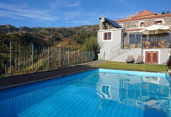 Ref  gio da serra allows 18 year olds to book a room