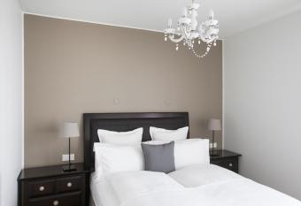   dinsv   Hotel Apartments allows 18 year olds to book a room