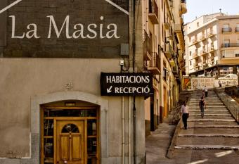 Hostal La Masia has Balcony rooms