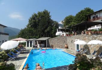 Hotel Vrionis has Balcony rooms