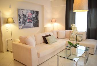 Luxury Apt Near The Airport allows 18 year olds to book a room