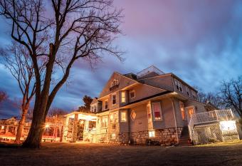 Friendly City Inn B&B allows 18 year olds to book a room