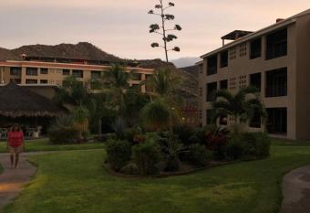 Marina Nopolo 104 has Smoking/Balcony rooms