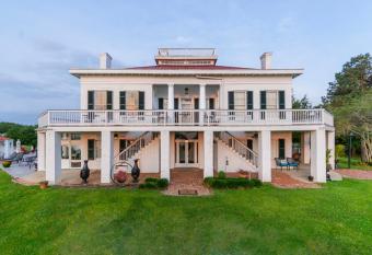 Weymouth Hall has Balcony rooms