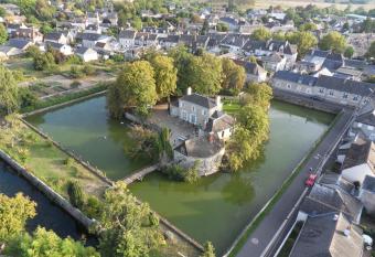 Les Douves has Balcony rooms