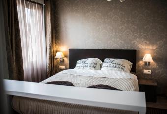 B&B A Dream City spa & Massages allows 18 year olds to book a room