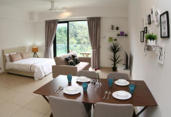 RELAX & COZY HOME @ MIDHILLS GENTING has Balcony rooms