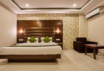 Treebo Trend Grand Legacy Elite GMS Road allows 18 year olds to book a room