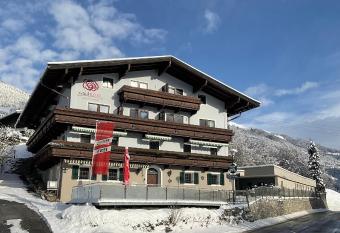 Hotel Wildrose has Balcony rooms