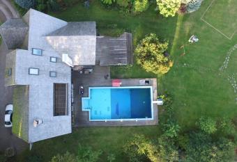 Vikingu guest house allows 18 year olds to book a room