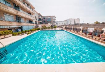 Apartamento Salvis Terraza allows 18 year olds to book a room