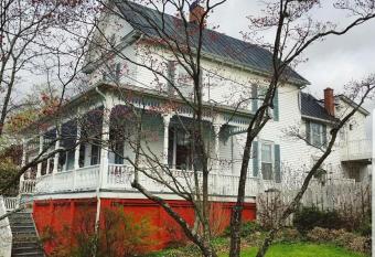 The Claiborne Bed And Breakfast has Balcony rooms