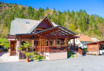 Guesthouse Veranda has Balcony rooms
