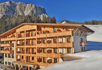 Hotel Serena has Balcony rooms