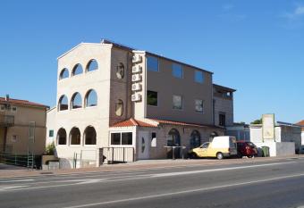 Apartments Mario with private parking has Balcony rooms