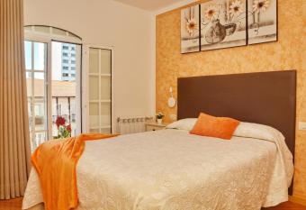 Hostal la Colegiata allows 18 year olds to book a room