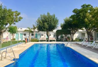 Hostal Las Cumbres allows 18 year olds to book a room