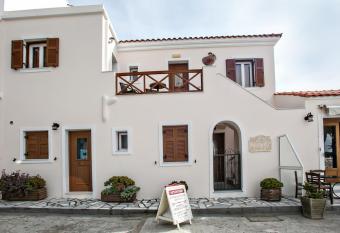 Arxontiko has Balcony rooms