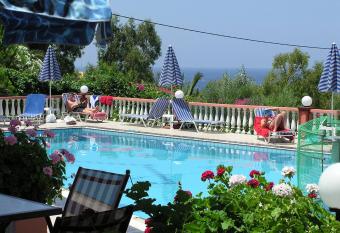 Knossos has Balcony rooms