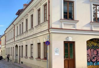 Dysnos Avenue Apartments allows 18 year olds to book a room