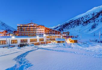 Alpen-Wellness Resort Hochfirst has Balcony rooms