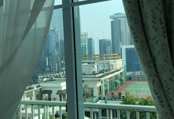 Apartemen Startegis di Mega Kuningan has rooms with a private hot tub