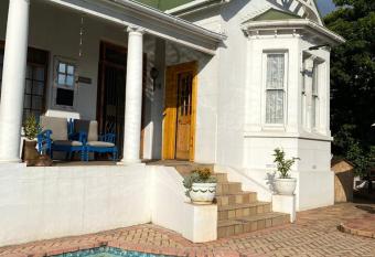 Heath Villa - private room allows 18 year olds to book a room