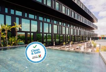 Axis Viana Business & SPA Hotel allows 18 year olds to book a room