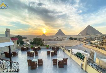 Egypt pyramids inn has Balcony rooms