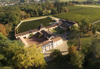 Chateau S  nailhac allows 18 year olds to book a room