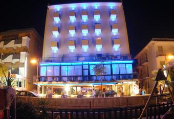 Hotel Continental has Balcony rooms