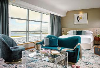 The g Hotel allows 18 year olds to book a room