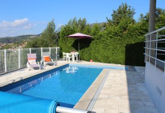 Casa da Cal  ada - a 10 minutos dos Passadi  os do Paiva allows 18 year olds to book a room