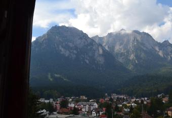 Apartament Golden Rose has Balcony rooms