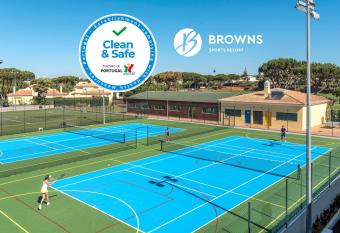 Browns Sports Resort has Balcony rooms