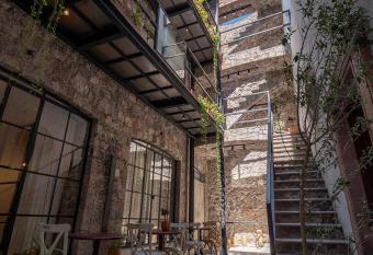 Hotel Maria Isabela has Balcony rooms