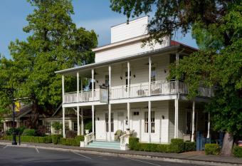 Tallman Hotel has Balcony rooms